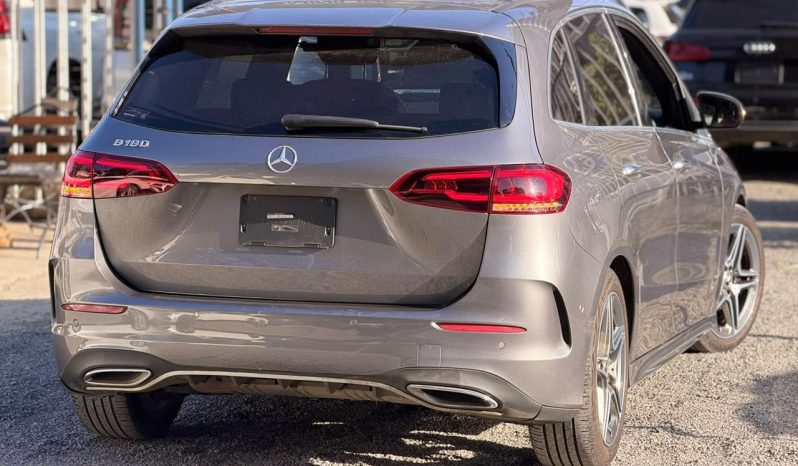 
								Mercedes-Benz B180 full									