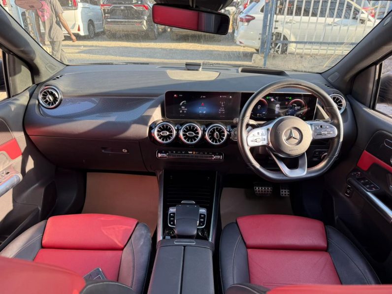 
								Mercedes-Benz B180 full									