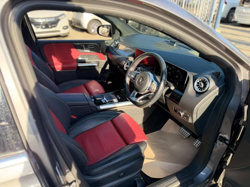 
								Mercedes-Benz B180 full									