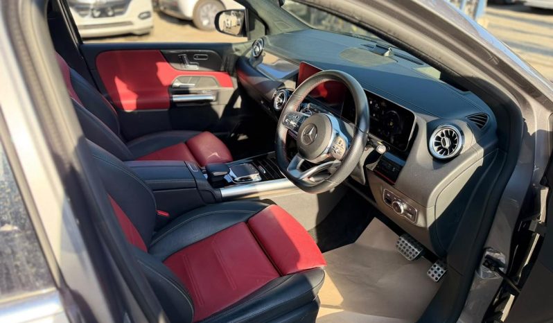 
								Mercedes-Benz B180 full									