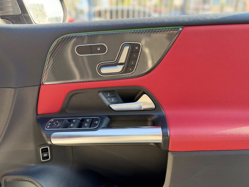 
								Mercedes-Benz B180 full									