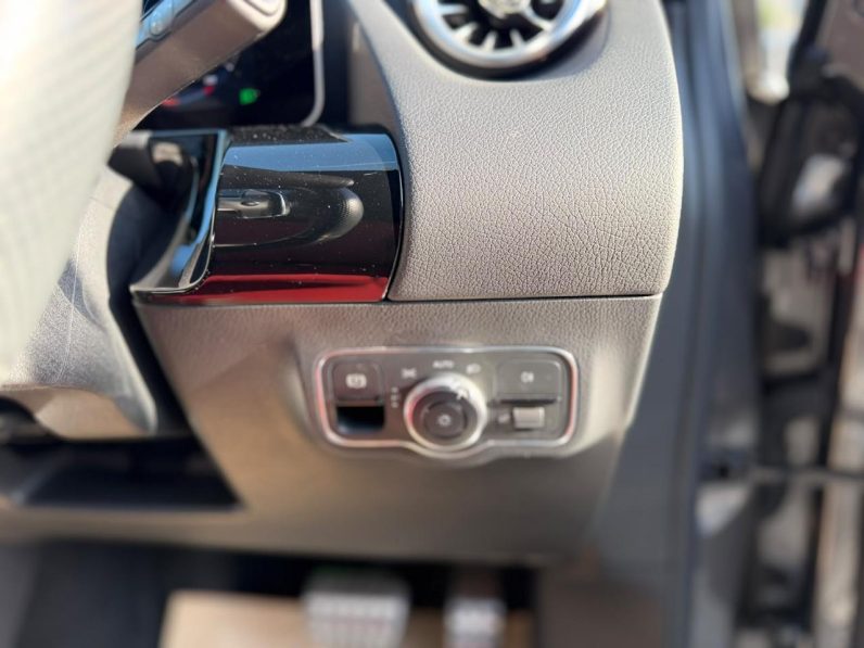 
								Mercedes-Benz B180 full									