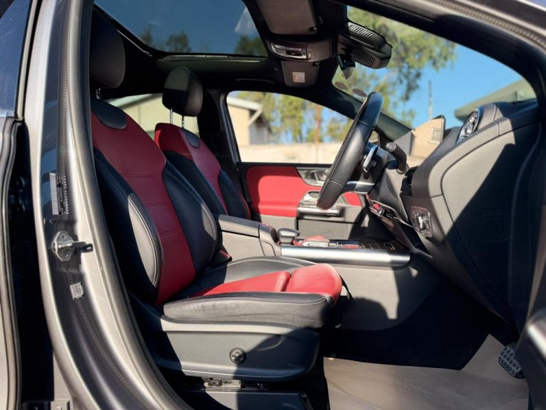 
								Mercedes-Benz B180 full									