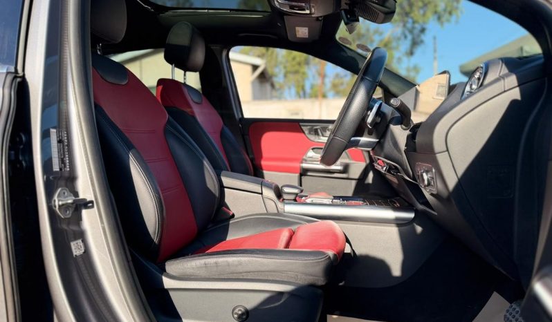 
								Mercedes-Benz B180 full									