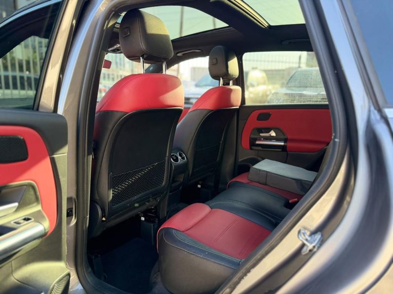 
								Mercedes-Benz B180 full									