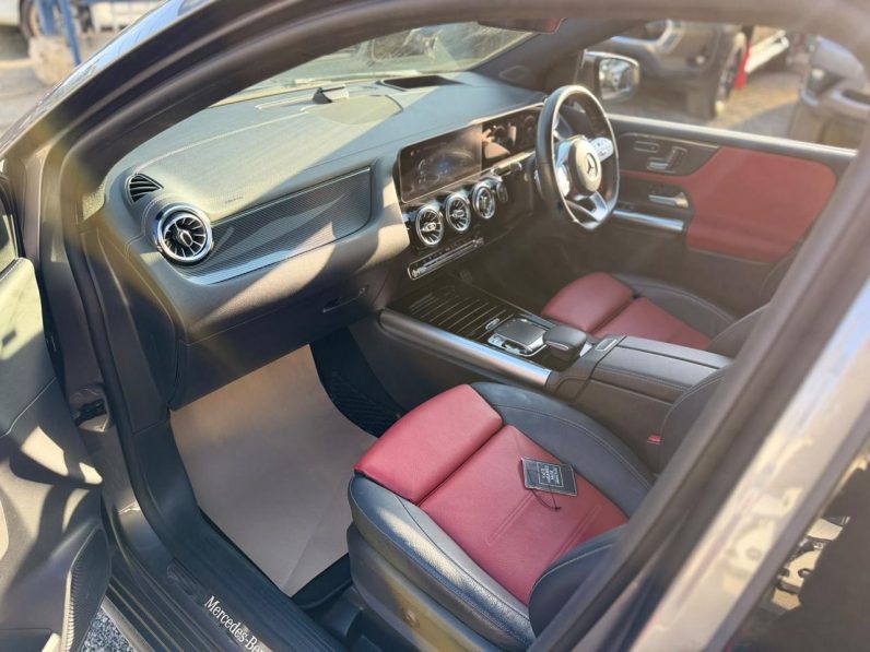 
								Mercedes-Benz B180 full									
