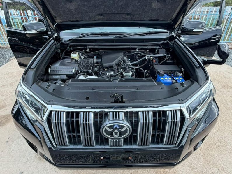 
								Toyota Landcruiser prado TXL full									