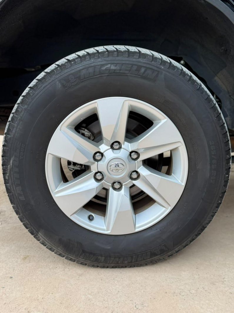 
								Toyota Landcruiser prado TXL full									