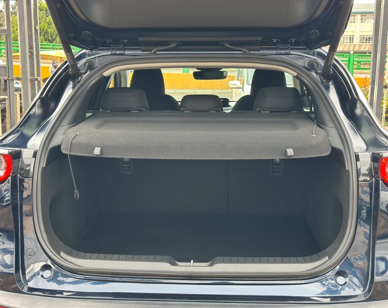 
								MAZDA CX-30 full									