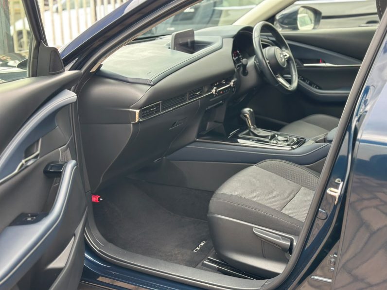 
								MAZDA CX-30 full									