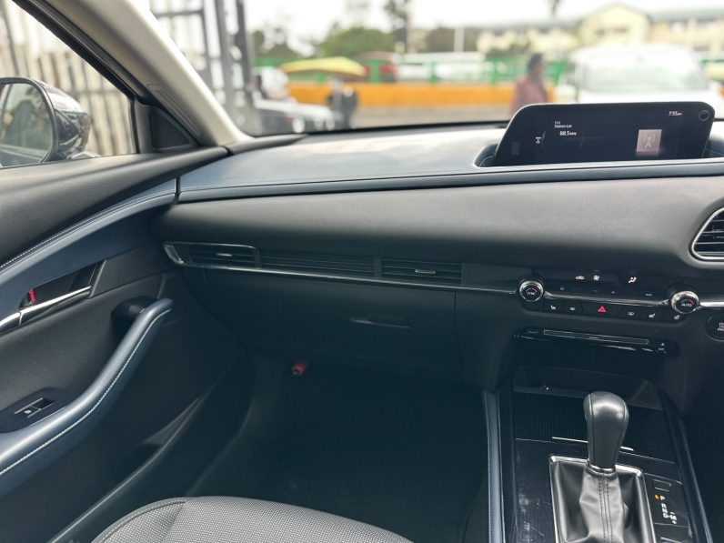 
								MAZDA CX-30 full									