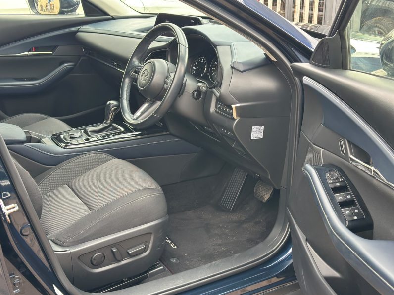 
								MAZDA CX-30 full									