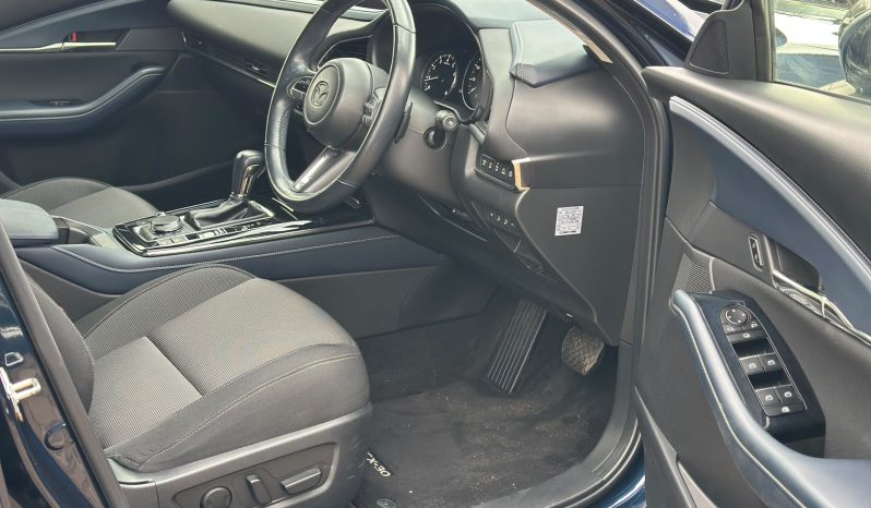 
								MAZDA CX-30 full									