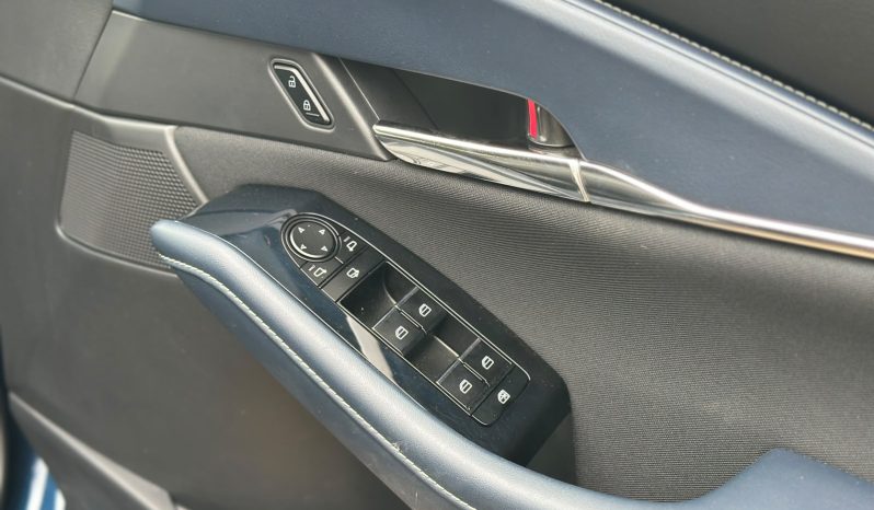 
								MAZDA CX-30 full									