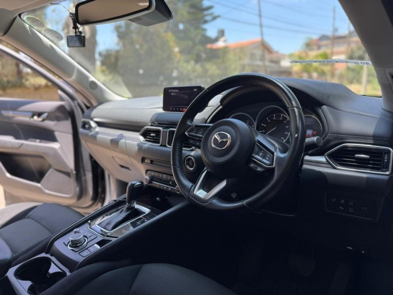 
								Mazda CX-5 full									