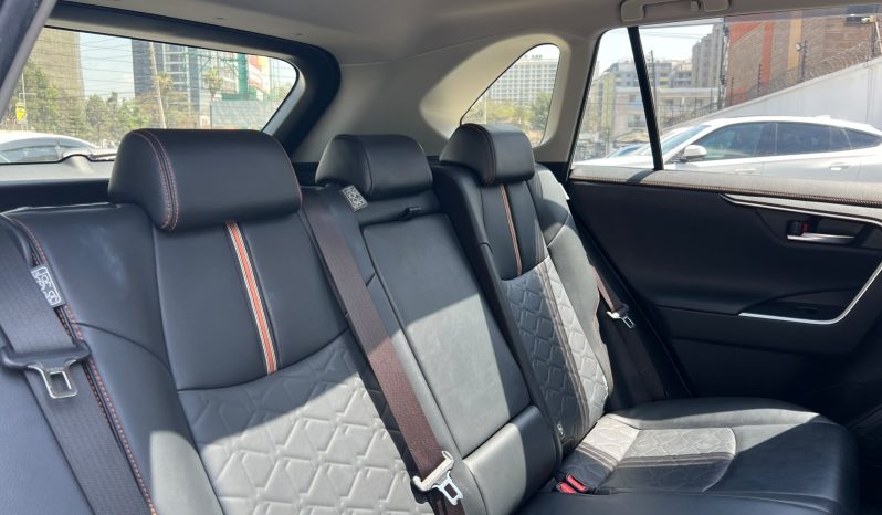
								Toyota RAV4 Adventure full									