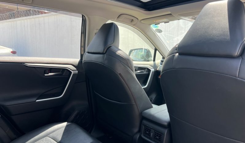 
								Toyota RAV4 Adventure full									
