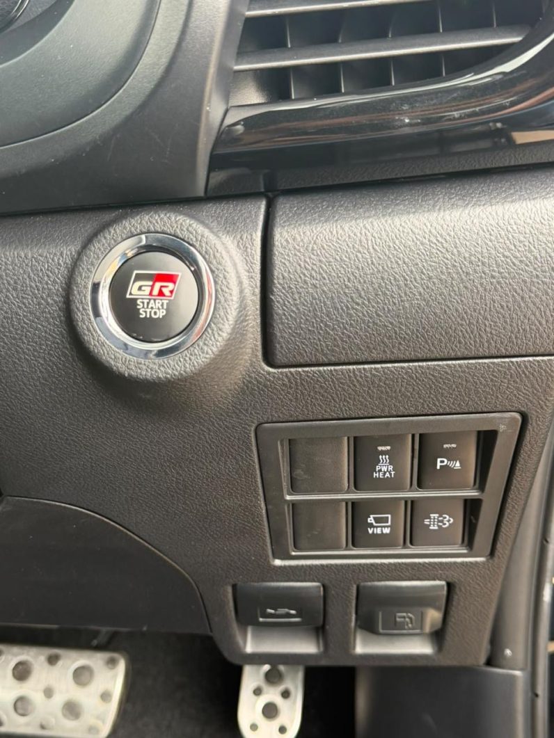 
								Toyota Hilux GR full									