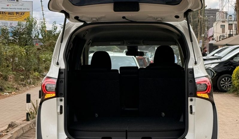 
								Toyota Sienta full									