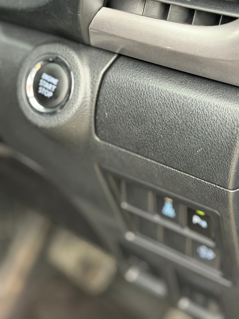 
								Toyota Hilux full									