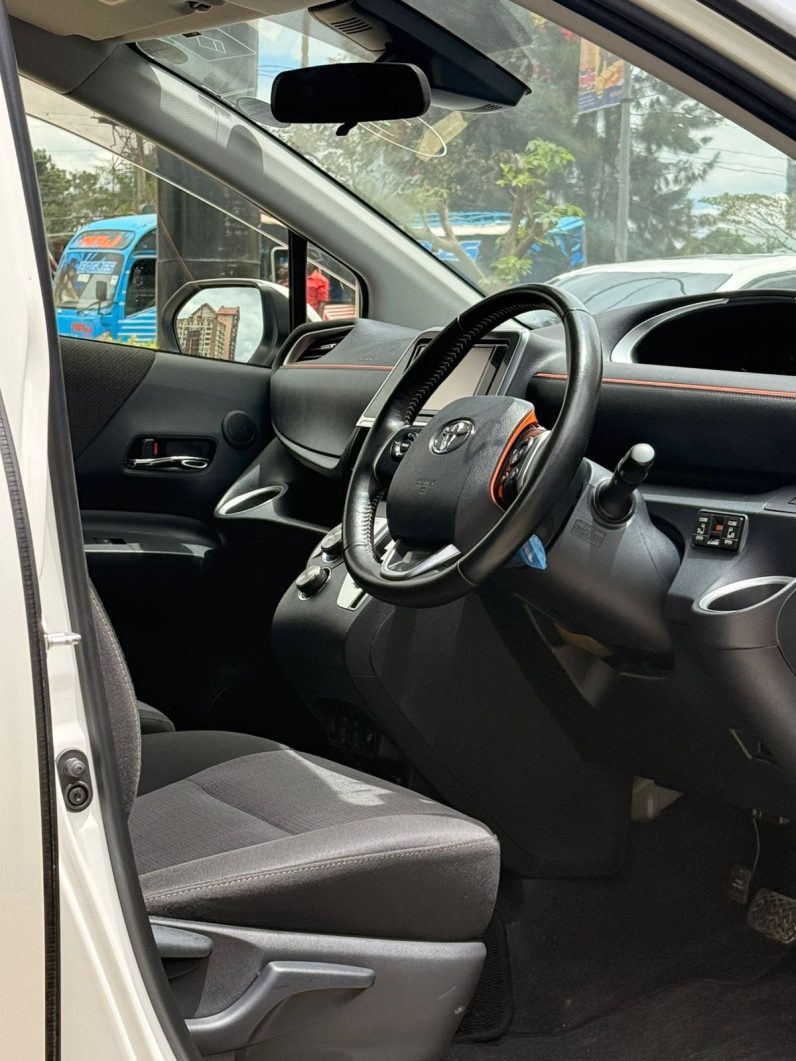 
								Toyota Sienta full									