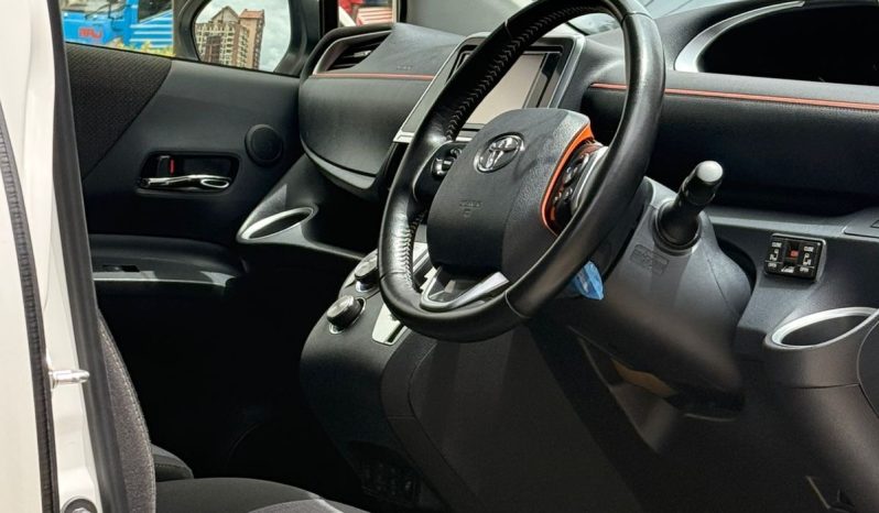 
								Toyota Sienta full									