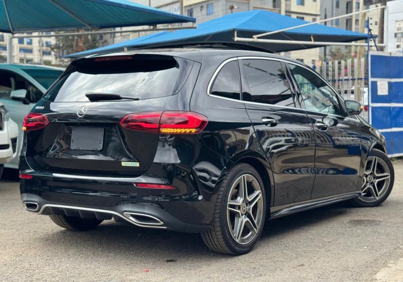 
								Mercedes Benz B180 full									