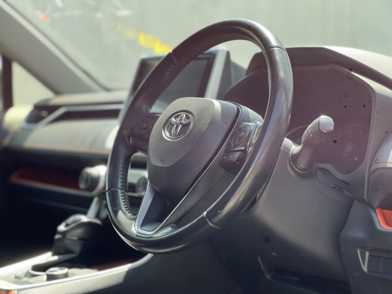 
								Toyota RAV4 Adventure full									