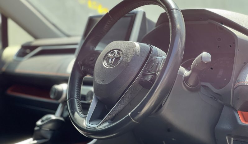 
								Toyota RAV4 Adventure full									