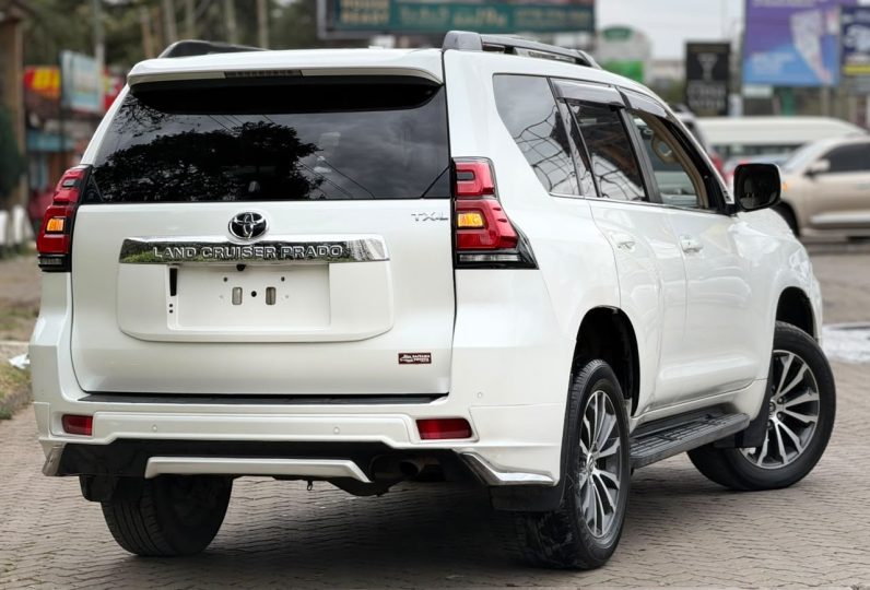 
								Toyota Land Cruiser Prado TXL full									