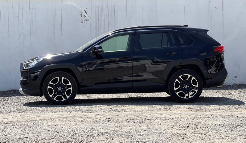
								Toyota RAV4 Adventure full									