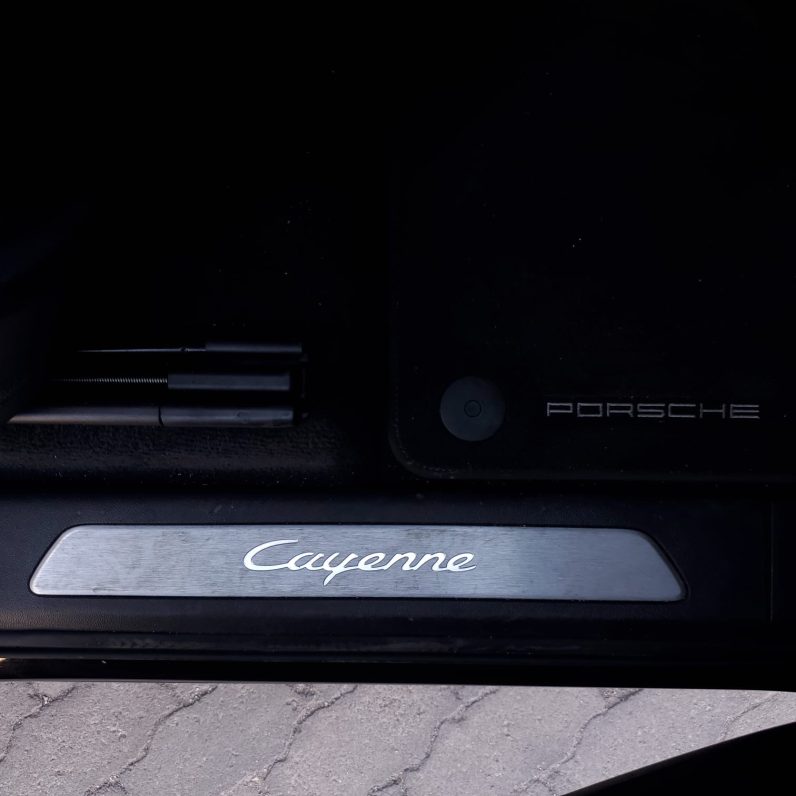 
								Porsche Cayenne full									