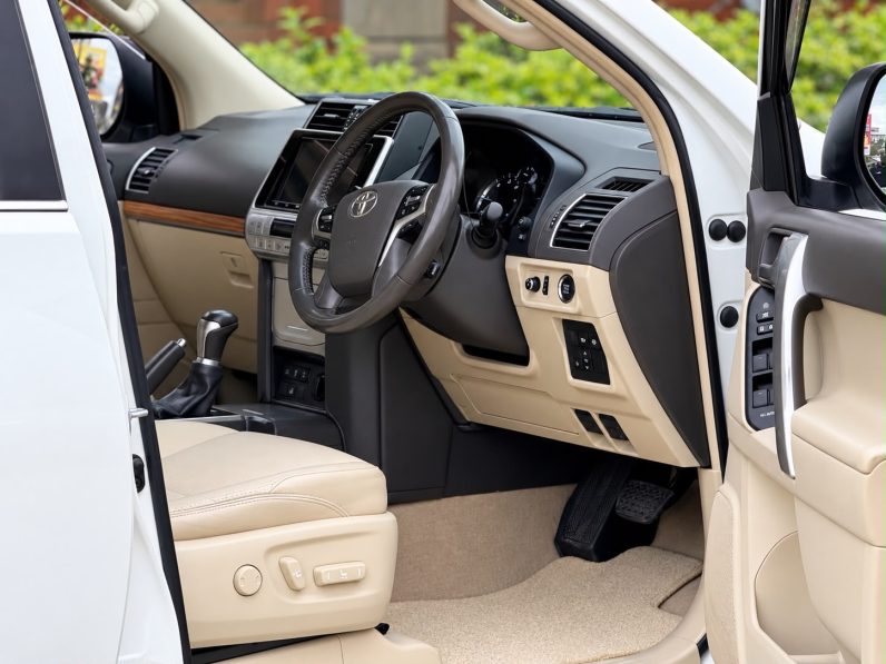 
								Toyota Land Cruiser Prado TXL full									
