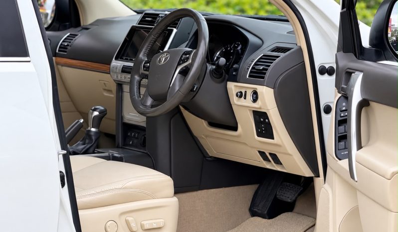 
								Toyota Land Cruiser Prado TXL full									