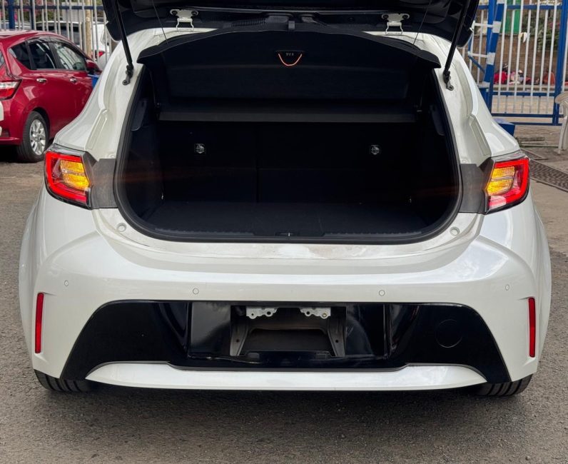 
								Toyota Corolla Sport full									
