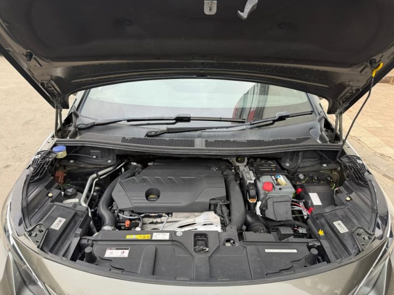 
								Peugeot 3008 GT full									