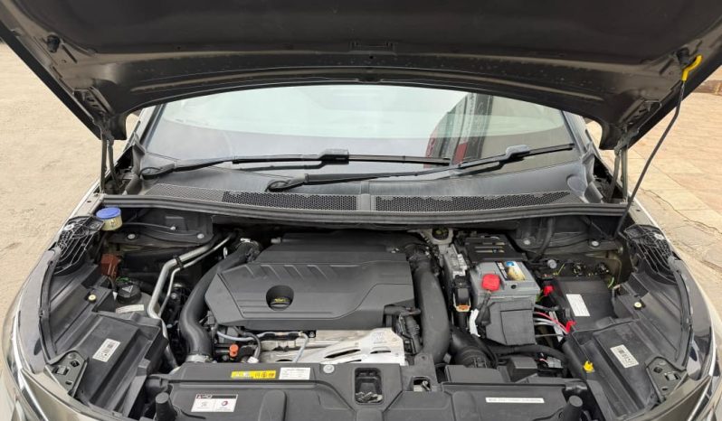 
								Peugeot 3008 GT full									
