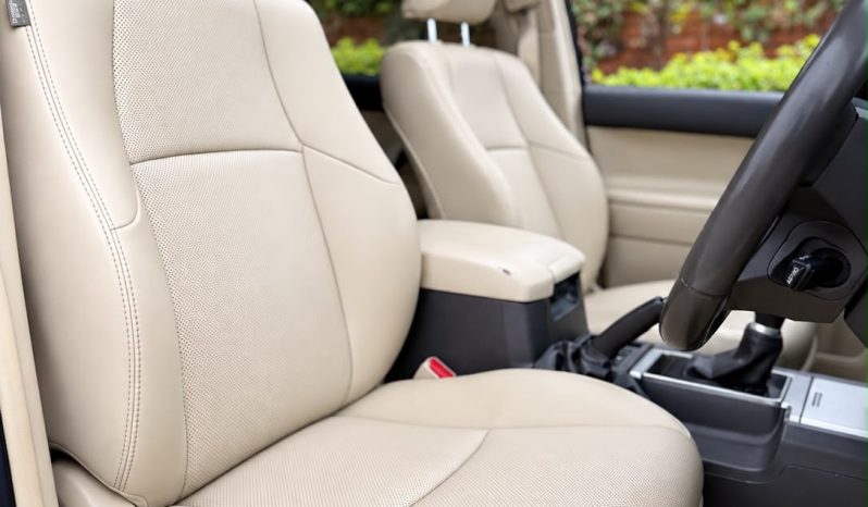 
								Toyota Land Cruiser Prado TXL full									