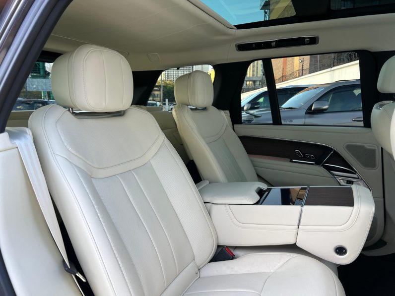 
								Range Rover Vogue D300 SWB full									