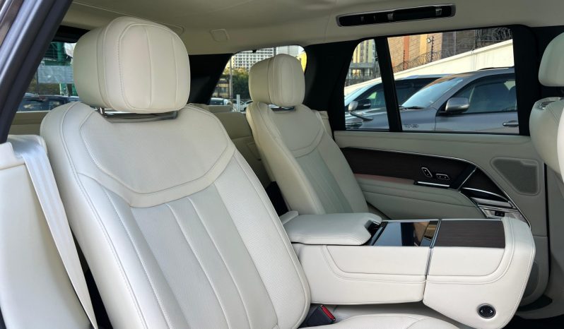 
								Range Rover Vogue D300 SWB full									