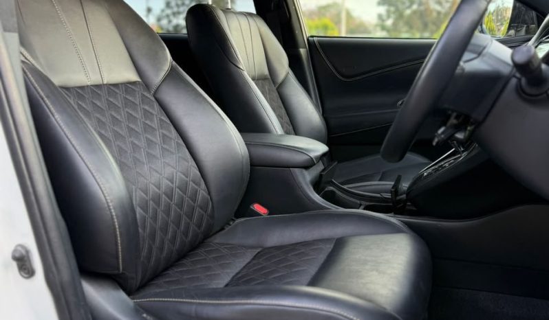 
								Toyota Harrier full									