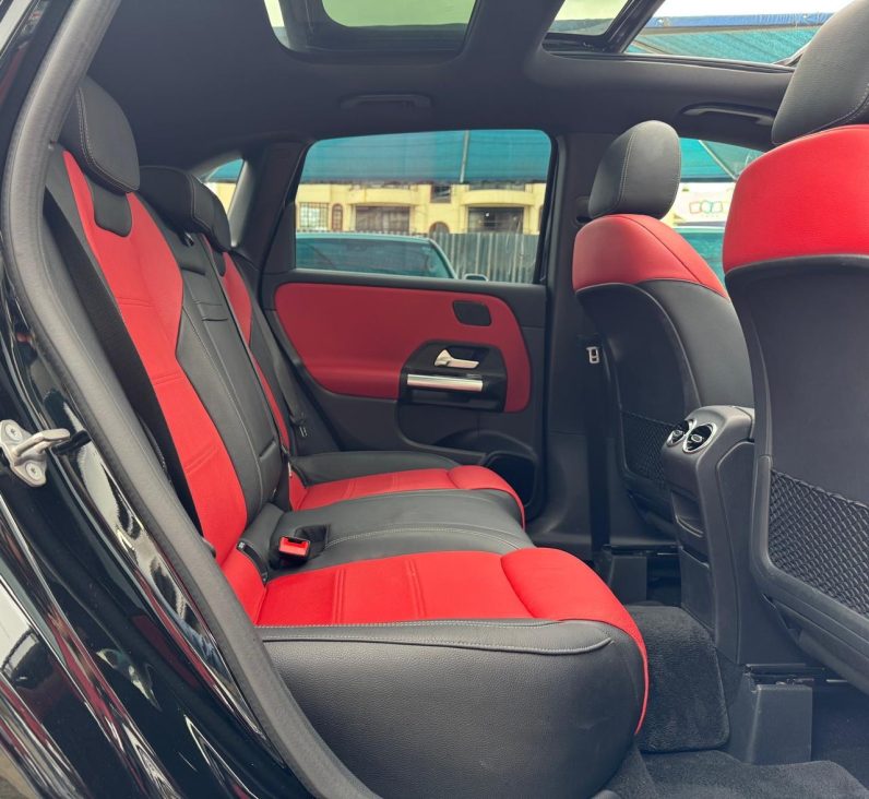 
								Mercedes Benz B180 full									