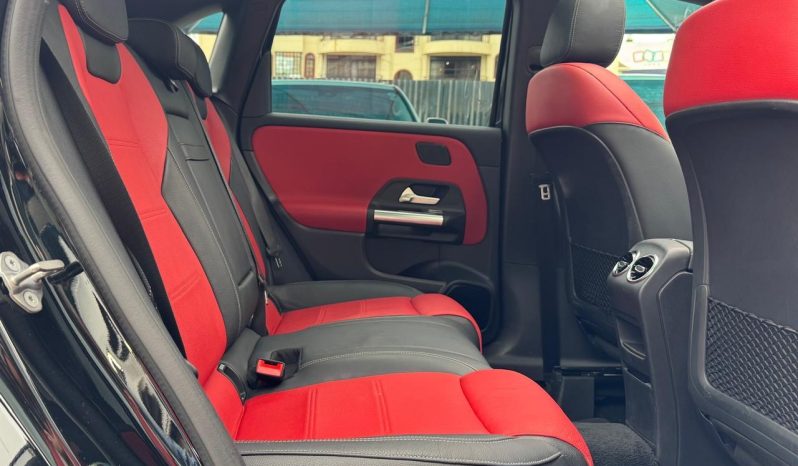 
								Mercedes Benz B180 full									