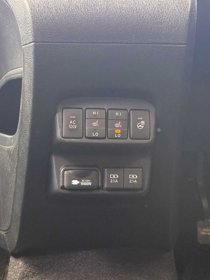 
								Toyota Sienta full									