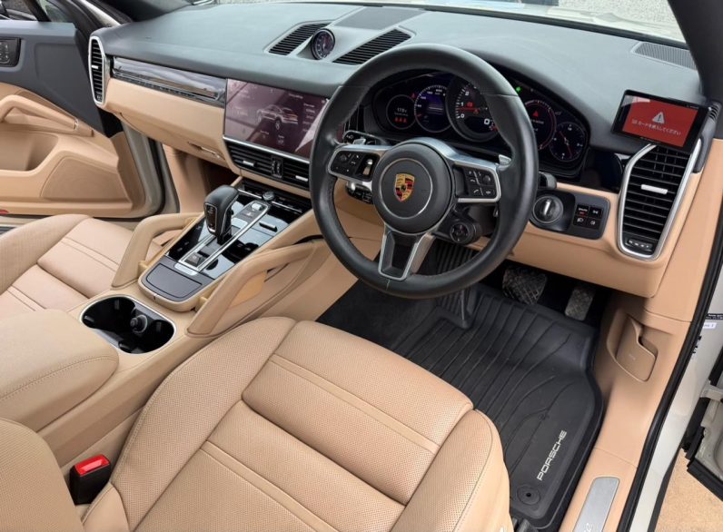 
								Porsche Cayenne Coupe full									