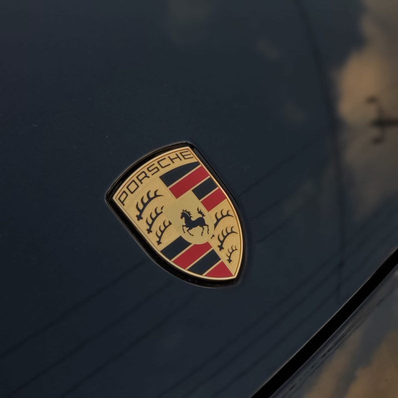 
								Porsche Cayenne full									