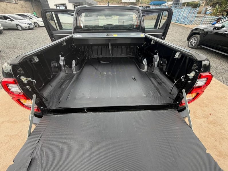 
								Toyota Hilux GR full									