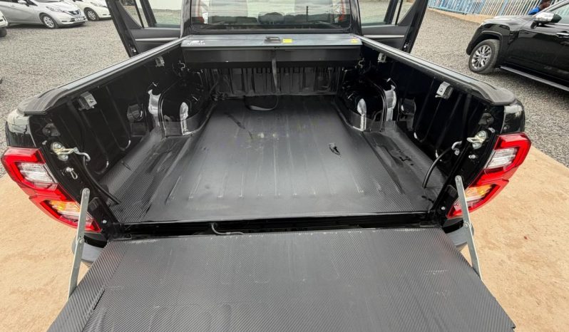 
								Toyota Hilux GR full									