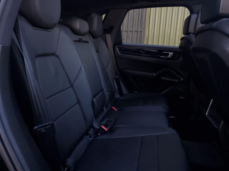 
								Porsche Cayenne full									