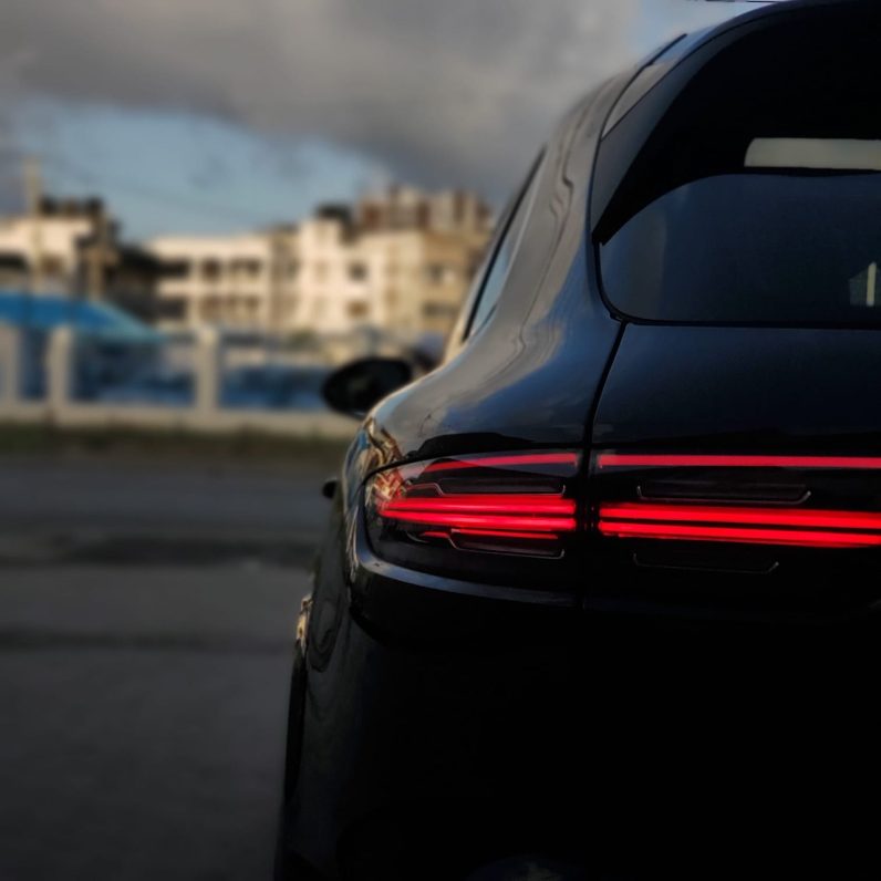 
								Porsche Cayenne full									